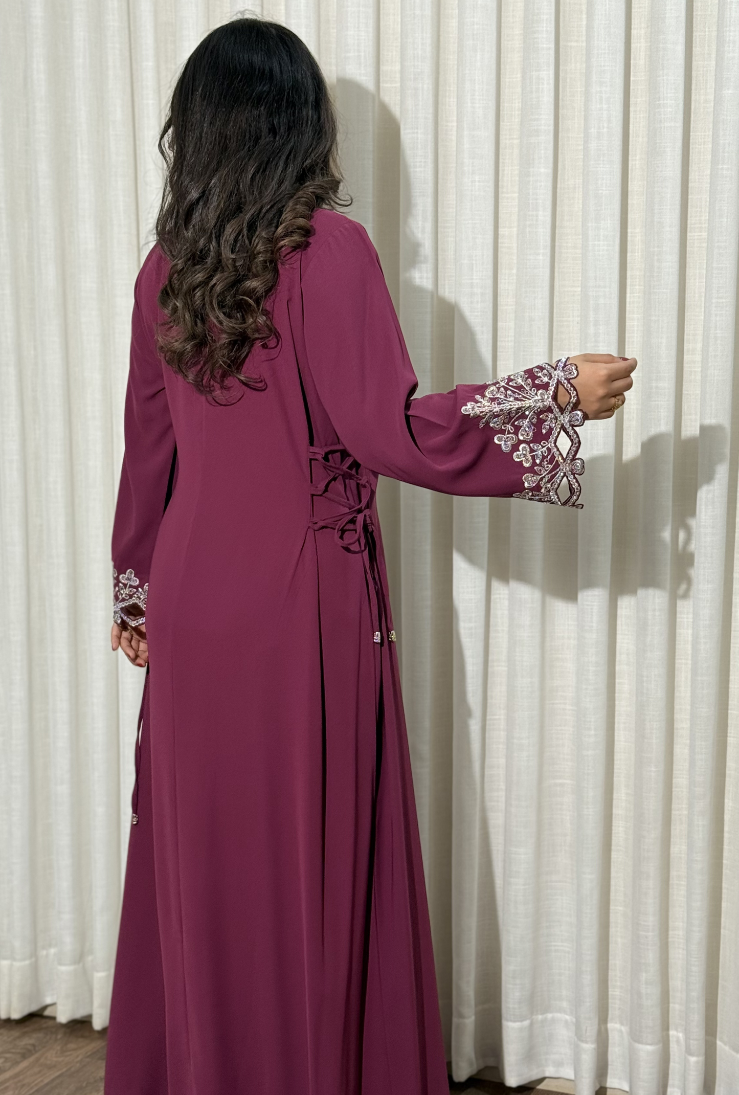 Zr746 - جلابية ذوق راقٍ بإطلالة محتشمة