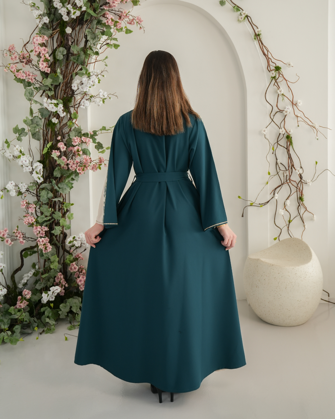 ZR717 - جلابية ذوق راقٍ بإطلالة محتشمة