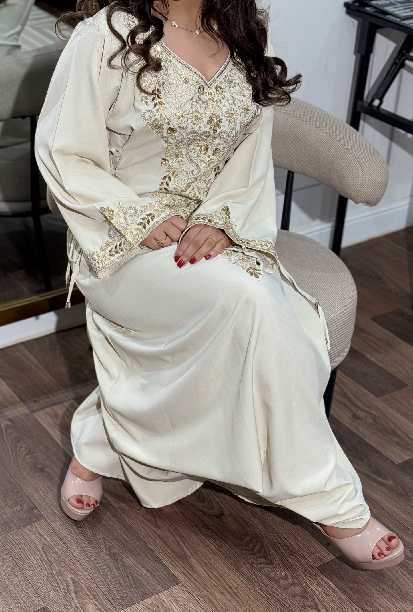 ZR 749 - جلابية ذوق راقٍ بإطلالة محتشمة