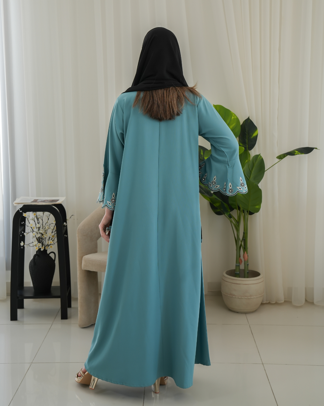 ZR734 - جلابية ذوق راقٍ بإطلالة محتشمة