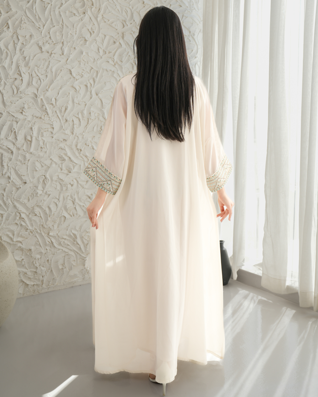 4554 - جلابية ذوق راقٍ بإطلالة محتشمة