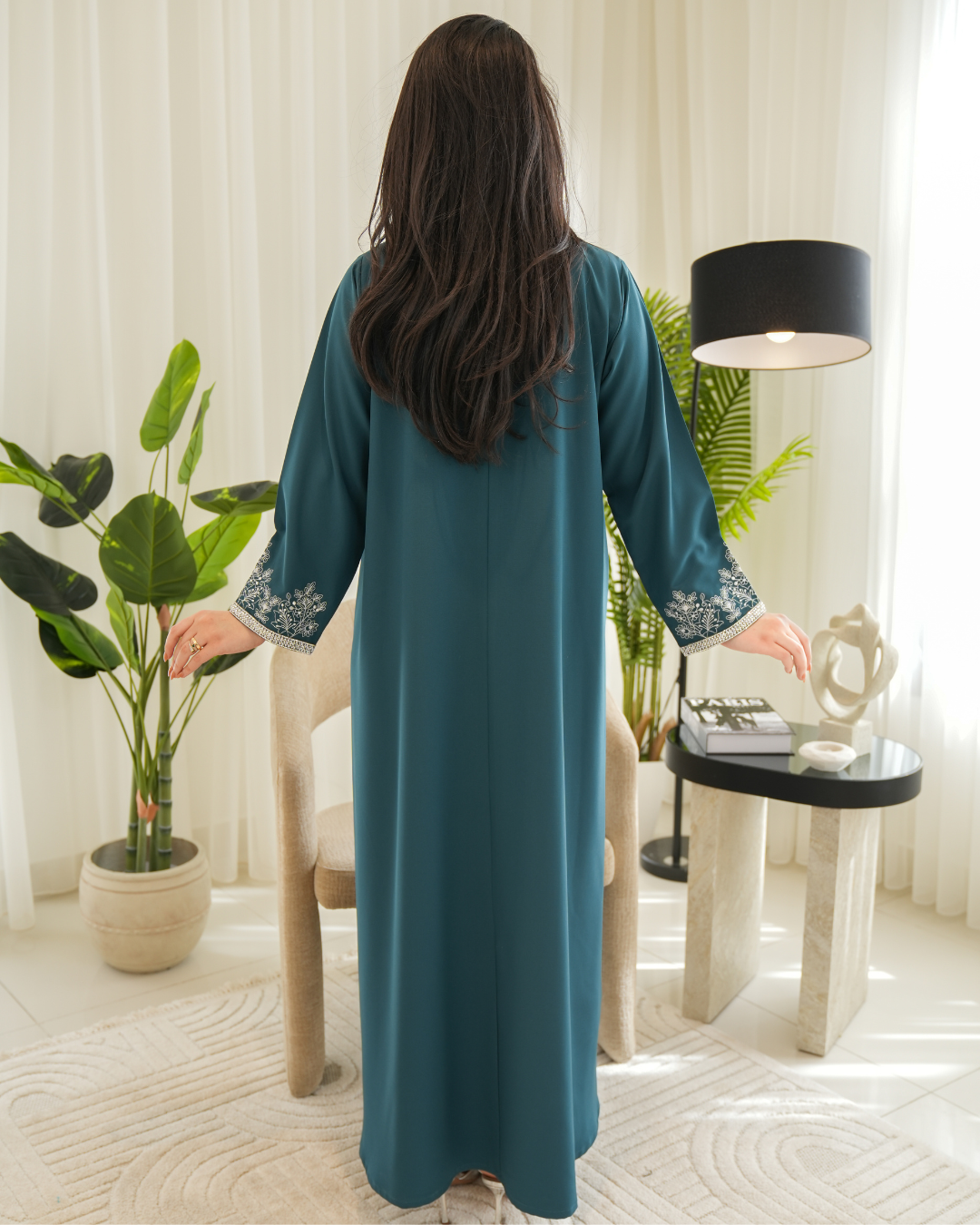 4631 - جلابية ذوق راقٍ بإطلالة محتشمة