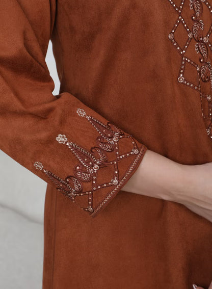 جلابية بنت البلاد السعودية الشتوية للنساء من مجموعة بنت البلاد الفاخرة من التصاميم الفاخرة - ZR480