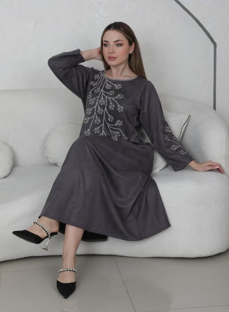 جلابية بنت البلاد السعودية الشتوية للنساء من مجموعة بنت البلاد الفاخرة من التصاميم الفاخرة - ZR481