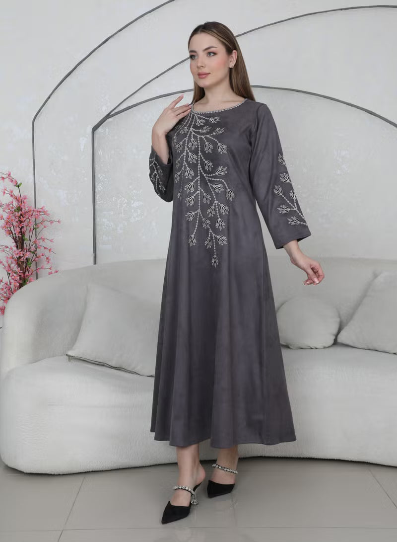 جلابية بنت البلاد السعودية الشتوية للنساء من مجموعة بنت البلاد الفاخرة من التصاميم الفاخرة - ZR481