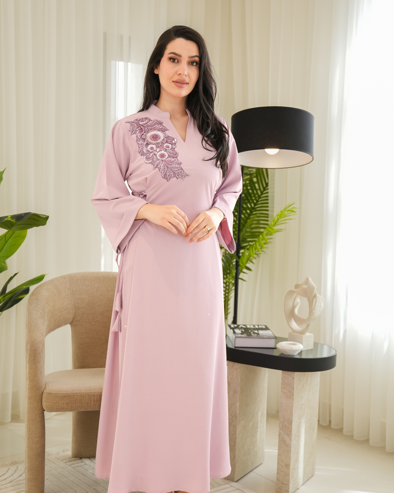 4634 - جلابية ذوق راقٍ بإطلالة محتشمة