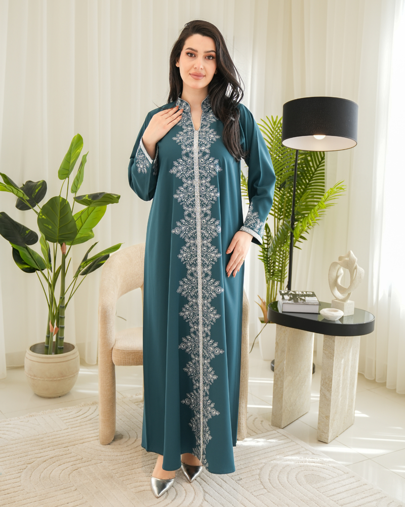 4631 - جلابية ذوق راقٍ بإطلالة محتشمة