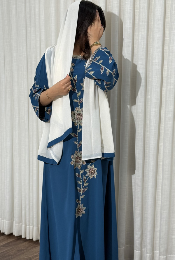 4636 - جلابية ذوق راقٍ بإطلالة محتشمة