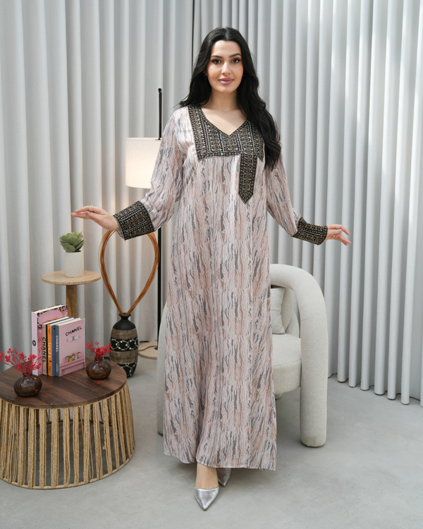 4425 - جلابية ذوق راقٍ بإطلالة محتشمة