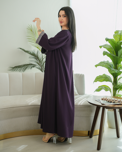 4511 - جلابية ذوق راقٍ بإطلالة محتشمة