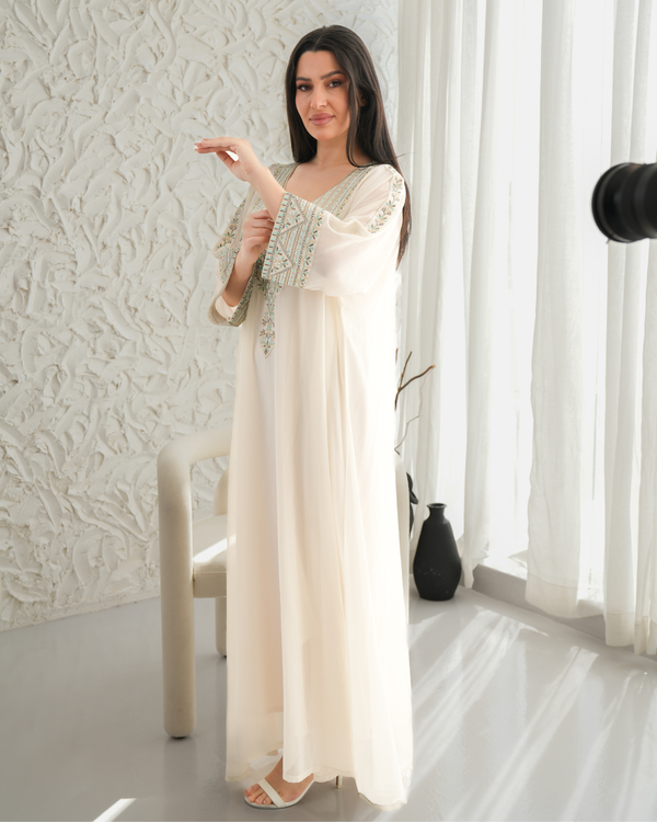 4554 - جلابية ذوق راقٍ بإطلالة محتشمة