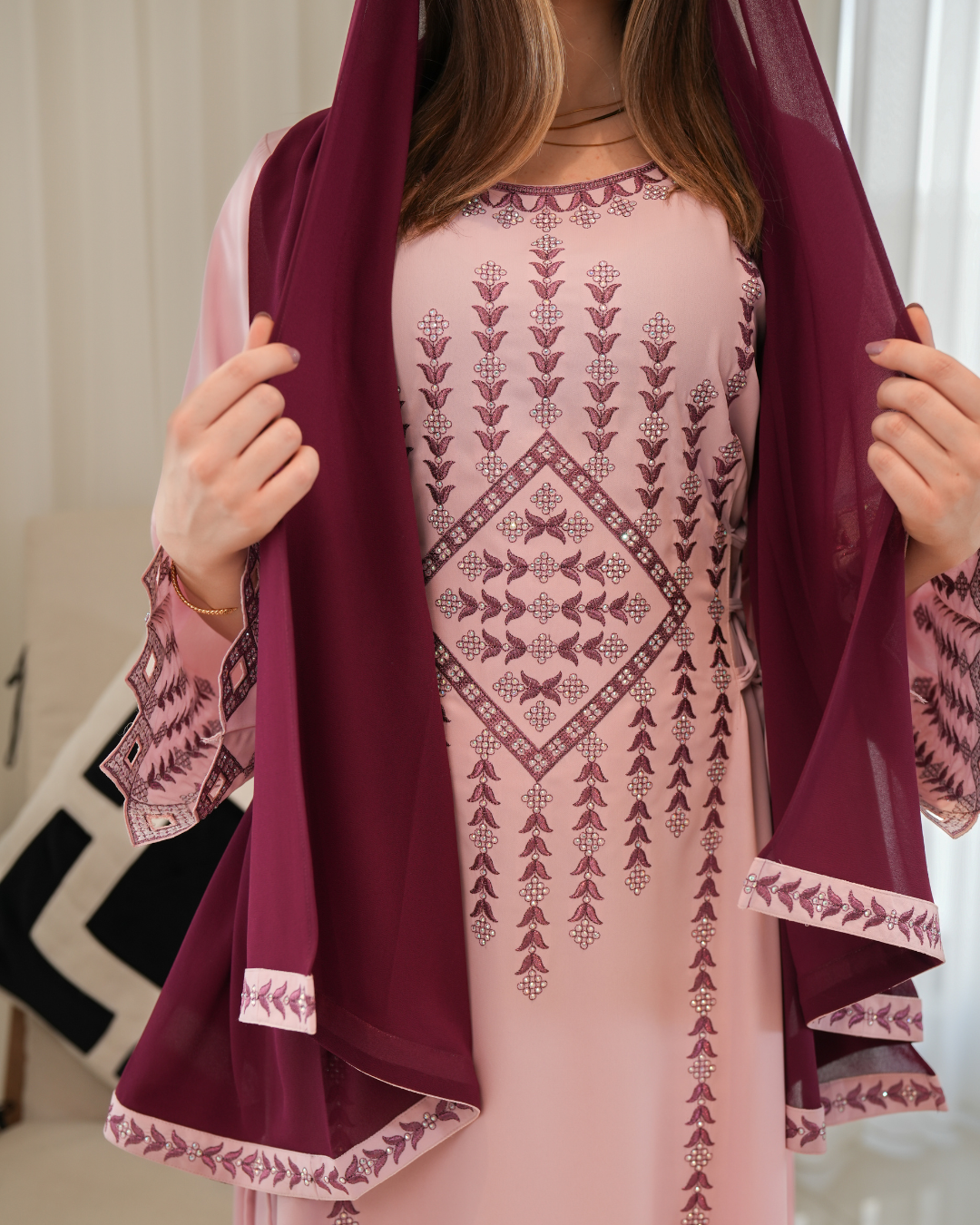 ZR730 - جلابية ذوق راقٍ بإطلالة محتشمة