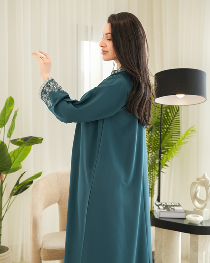 4631 - جلابية ذوق راقٍ بإطلالة محتشمة