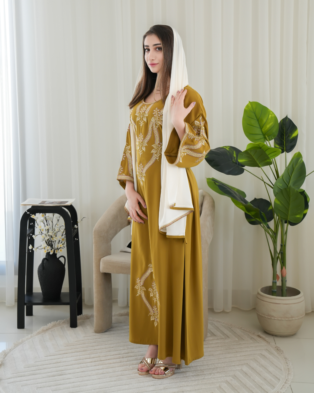 ZR733 - جلابية ذوق راقٍ بإطلالة محتشمة