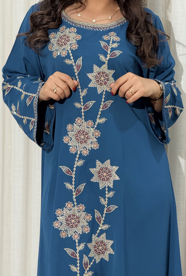 4636 - جلابية ذوق راقٍ بإطلالة محتشمة