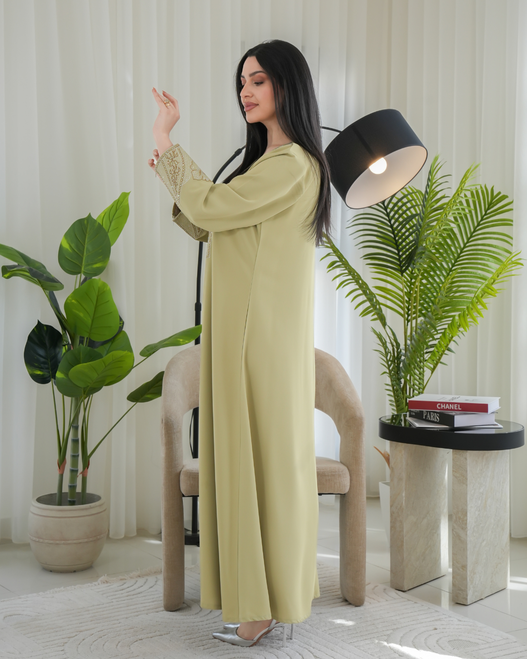 4664 - جلابية ذوق راقٍ بإطلالة محتشمة