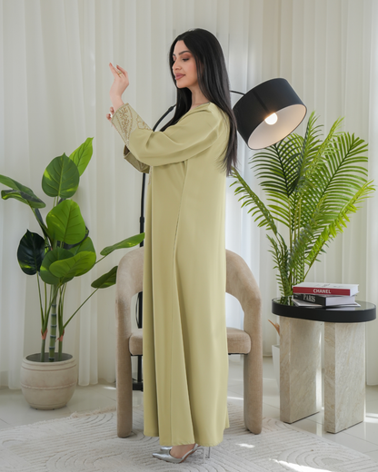 4664 - جلابية ذوق راقٍ بإطلالة محتشمة