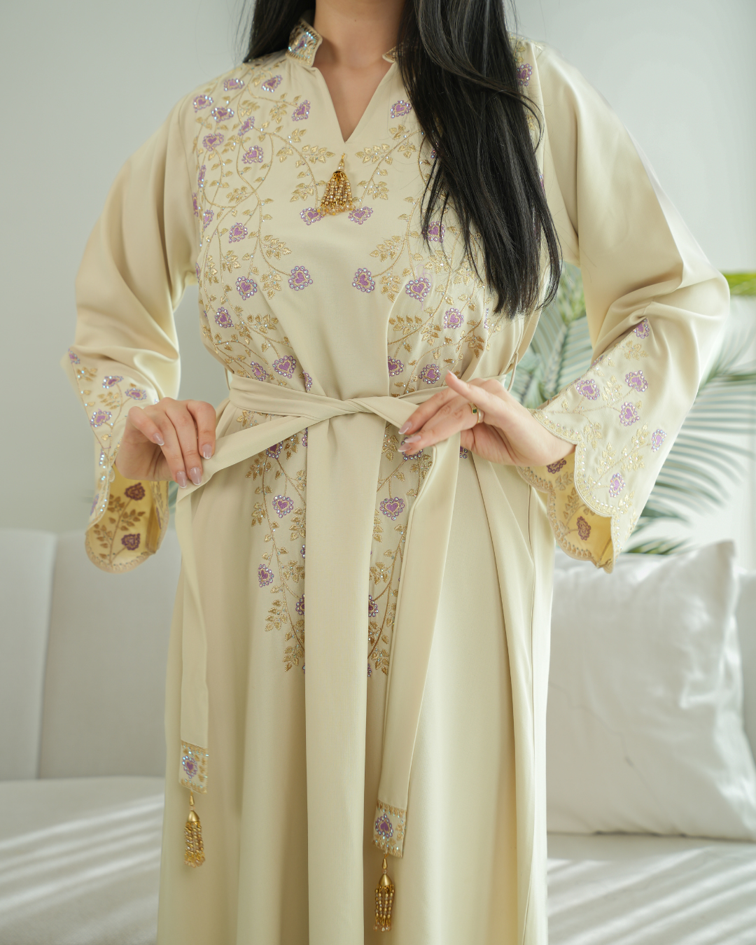 4512 - جلابية ذوق راقٍ بإطلالة محتشمة