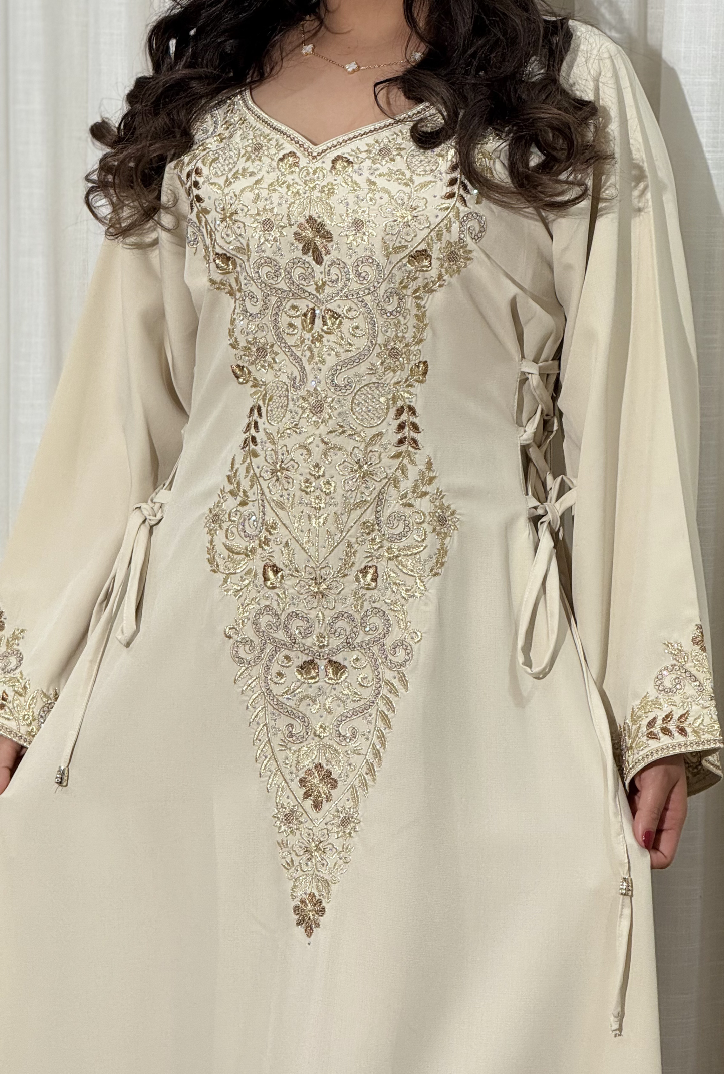 ZR 749 - جلابية ذوق راقٍ بإطلالة محتشمة