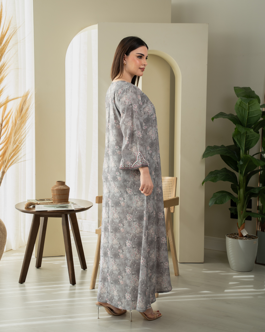 ZR743 - جلابية ذوق راقٍ بإطلالة محتشمة