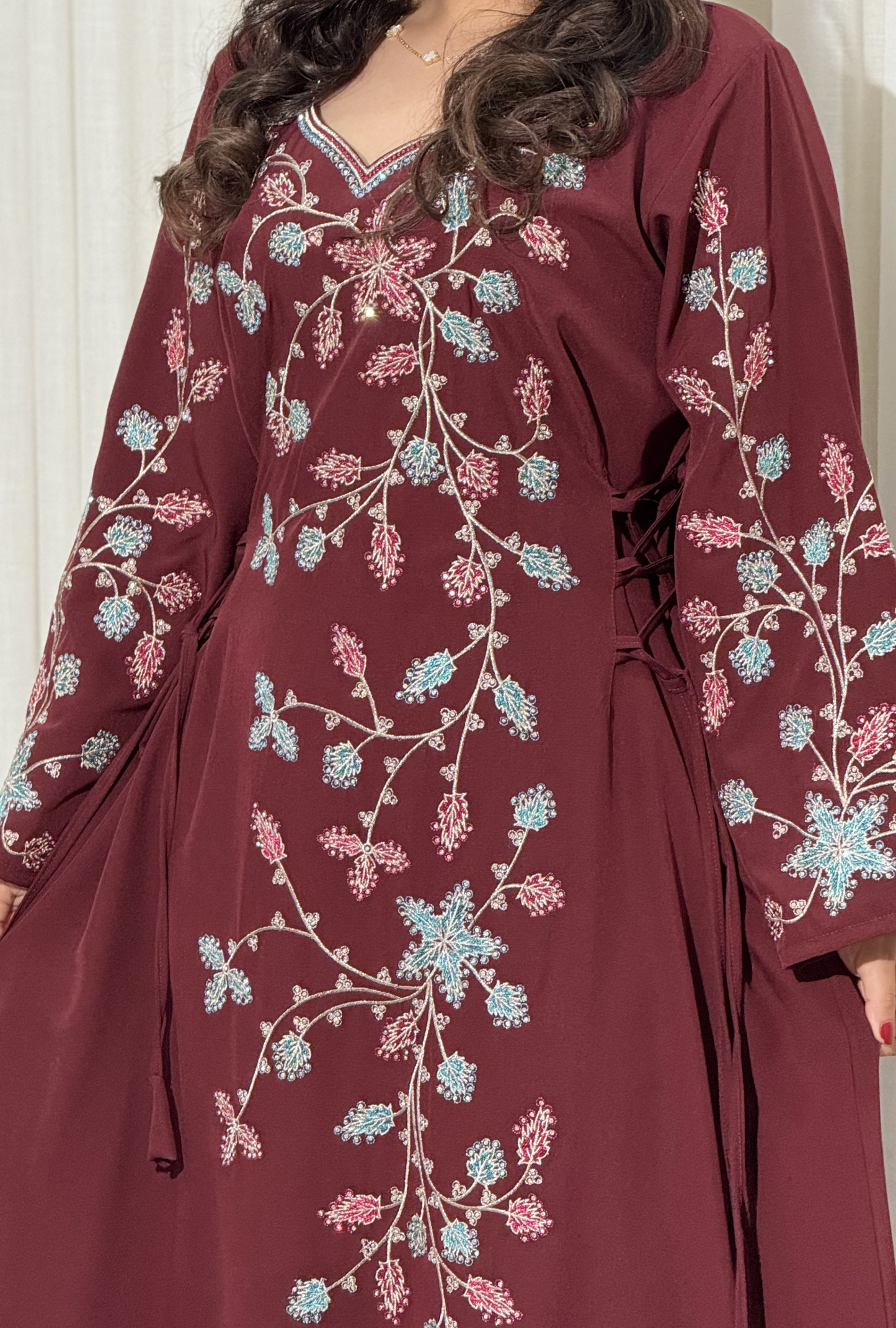 ZR 741 - جلابية ذوق راقٍ بإطلالة محتشمة