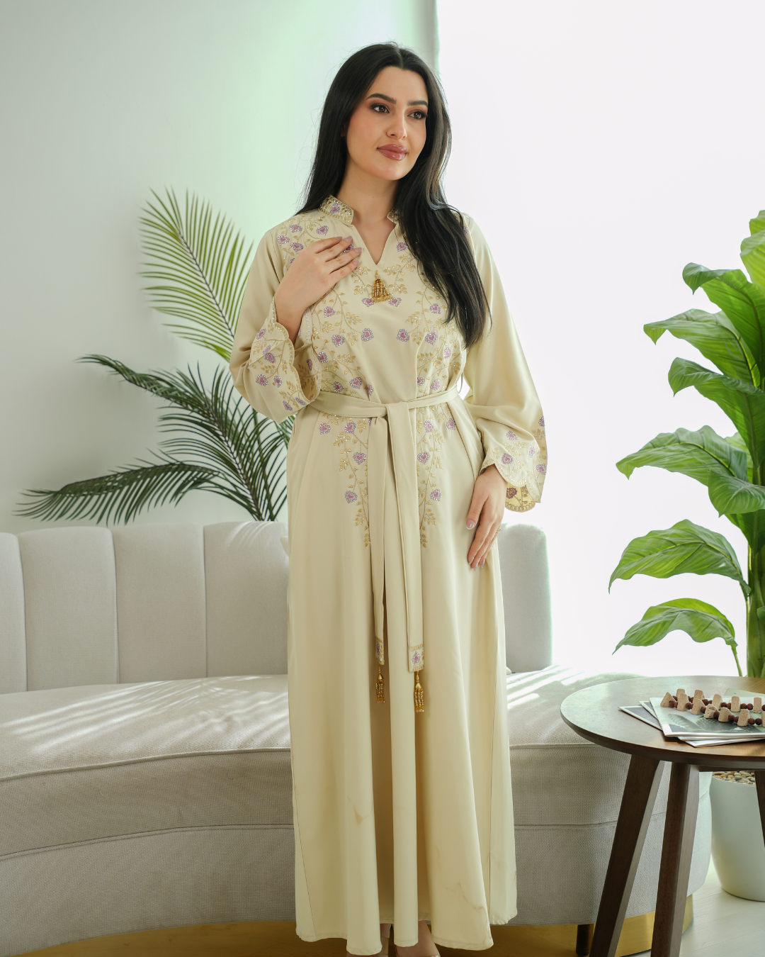 4512 - جلابية ذوق راقٍ بإطلالة محتشمة