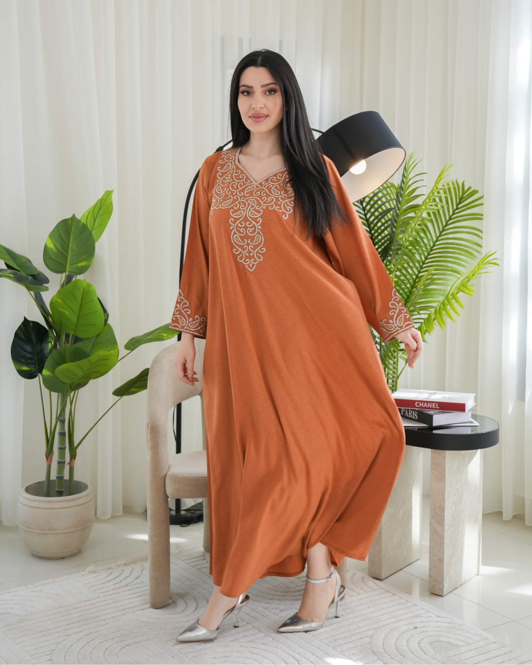 4663 - جلابية ذوق راقٍ بإطلالة محتشمة