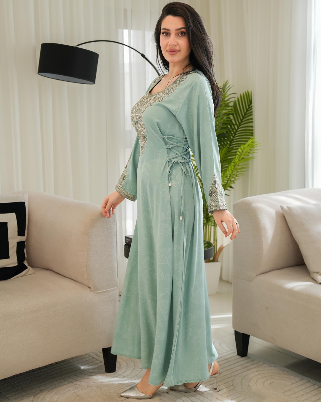 4654 - جلابية ذوق راقٍ بإطلالة محتشمة