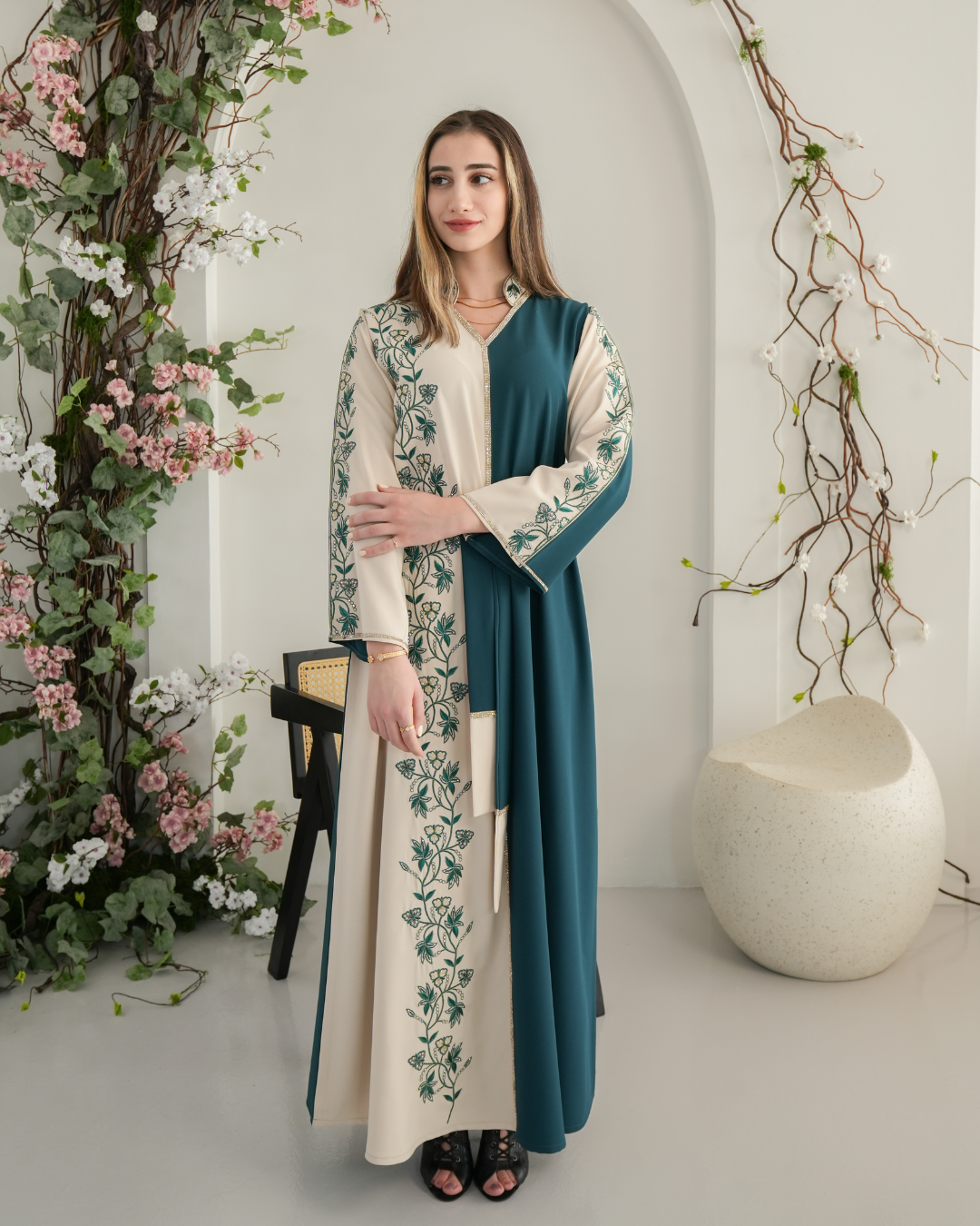 ZR717 - جلابية ذوق راقٍ بإطلالة محتشمة