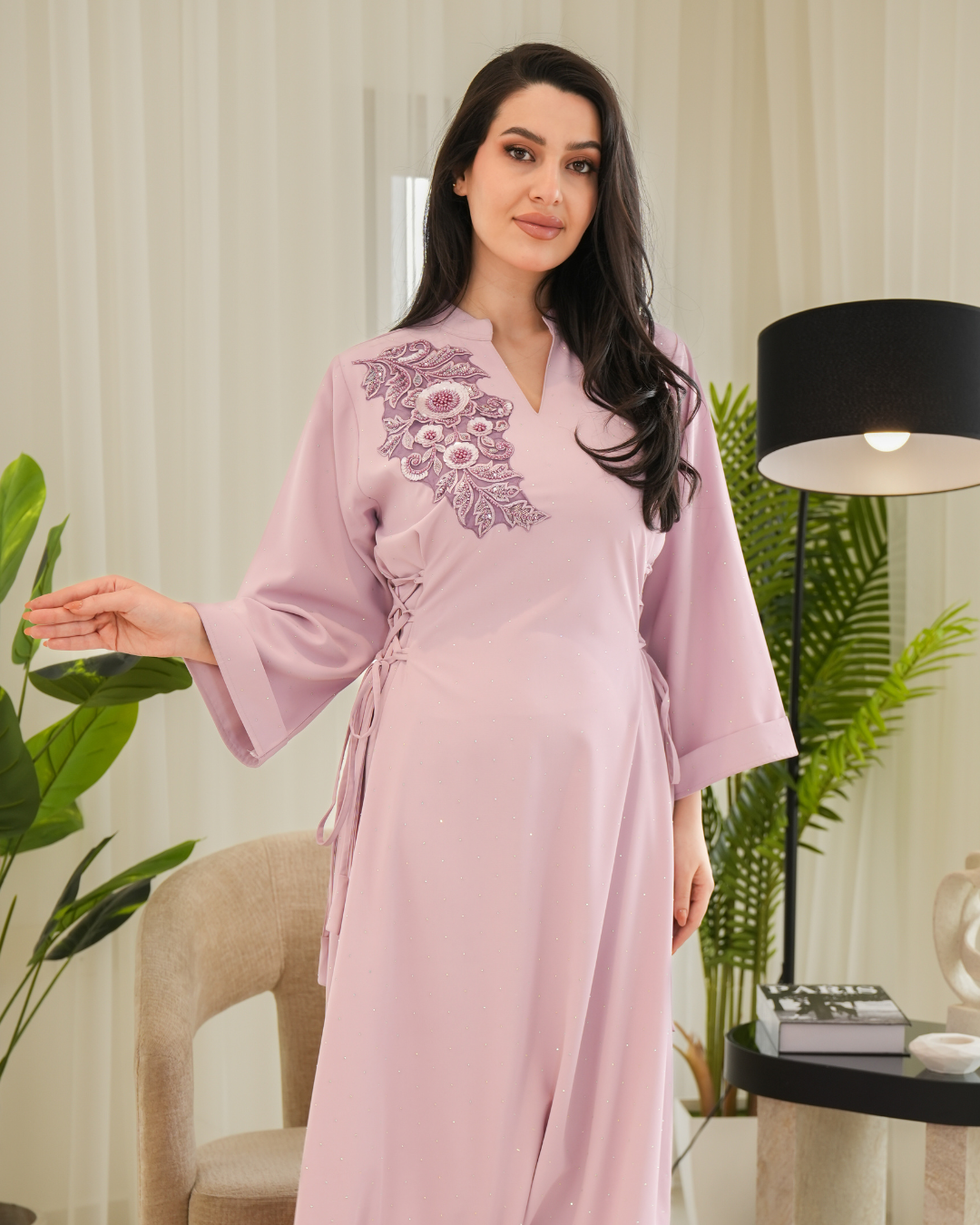 4634 - جلابية ذوق راقٍ بإطلالة محتشمة