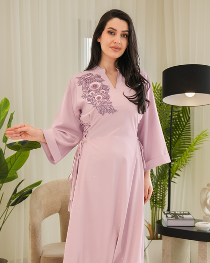 4634 - جلابية ذوق راقٍ بإطلالة محتشمة