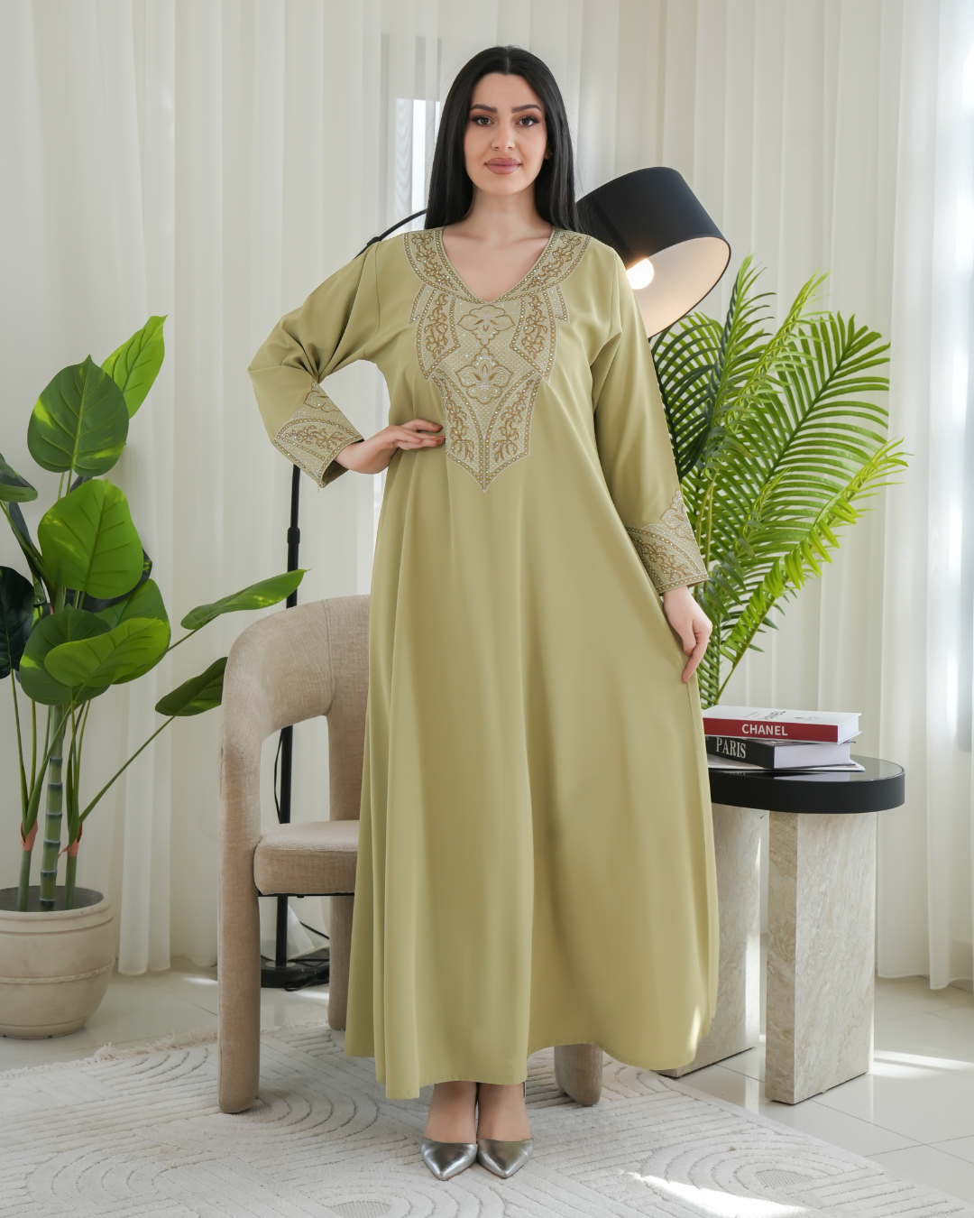 4664 - جلابية ذوق راقٍ بإطلالة محتشمة