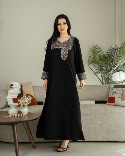 4562 - جلابية ذوق راقٍ بإطلالة محتشمة