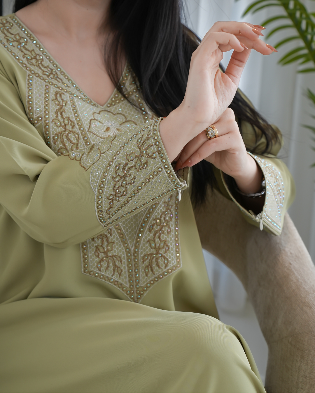 4664 - جلابية ذوق راقٍ بإطلالة محتشمة