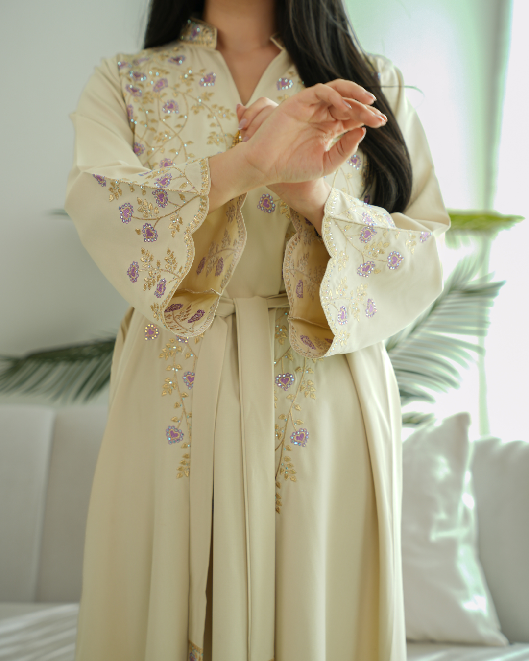 4512 - جلابية ذوق راقٍ بإطلالة محتشمة