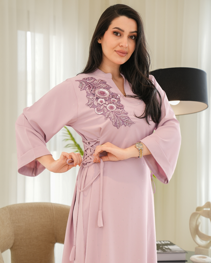 4634 - جلابية ذوق راقٍ بإطلالة محتشمة