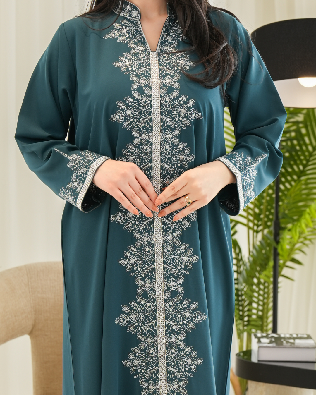 4631 - جلابية ذوق راقٍ بإطلالة محتشمة