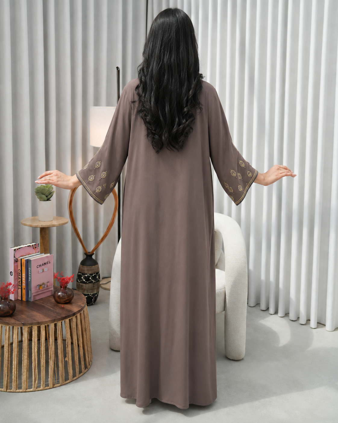 4768 - جلابية ذوق راقٍ بإطلالة محتشمة