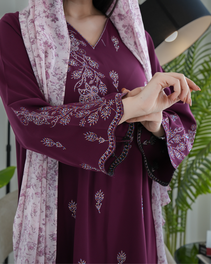 4666 - جلابية ذوق راقٍ بإطلالة محتشمة