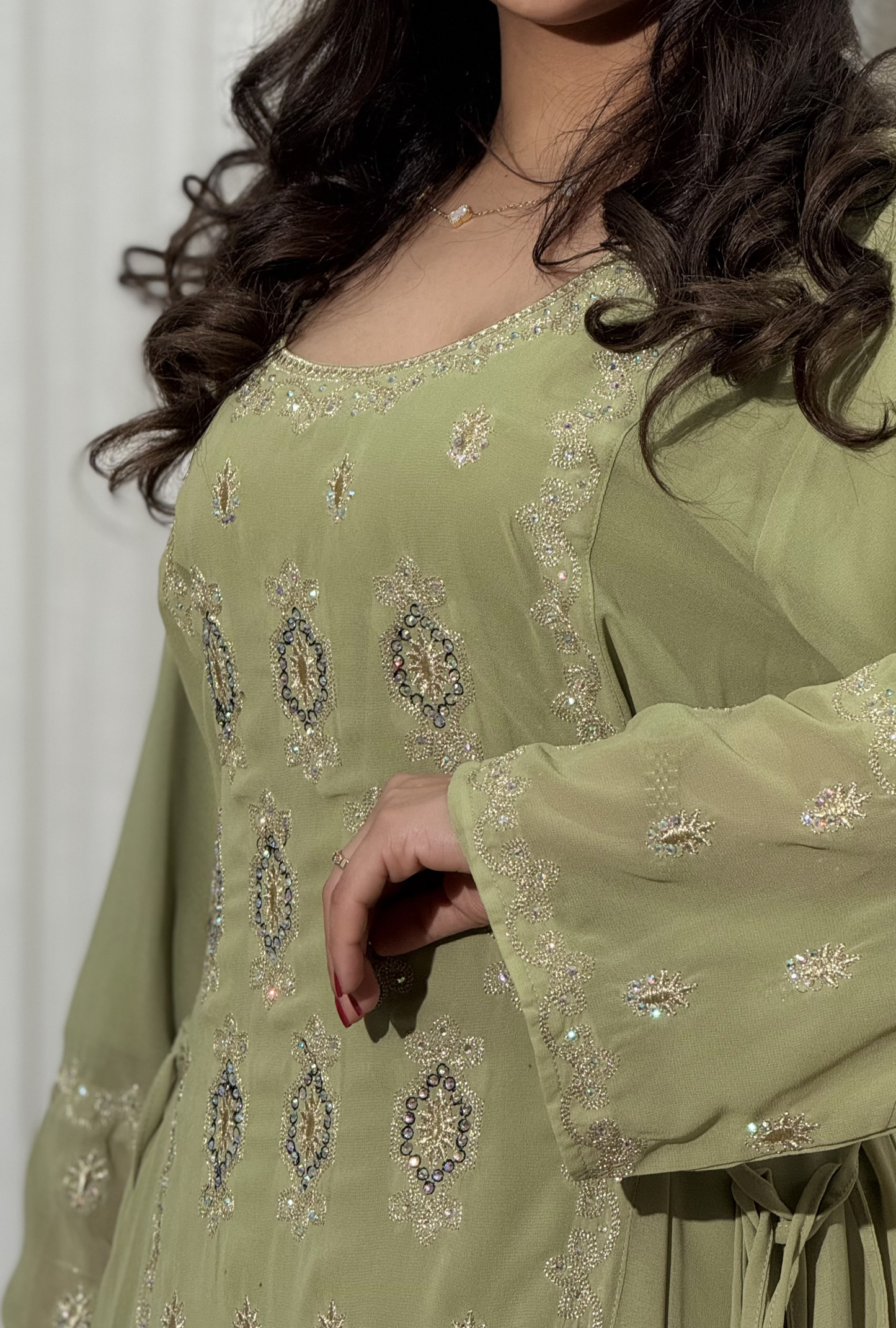 4566 - جلابية ذوق راقٍ بإطلالة محتشمة