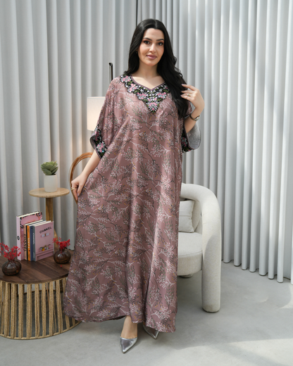 4384 - جلابية ذوق راقٍ بإطلالة محتشمة