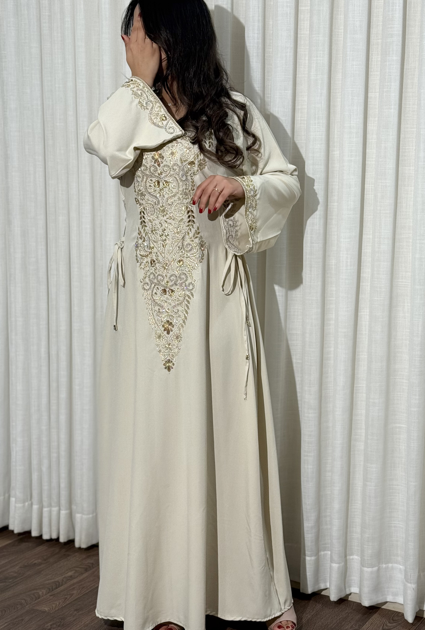 ZR 749 - جلابية ذوق راقٍ بإطلالة محتشمة