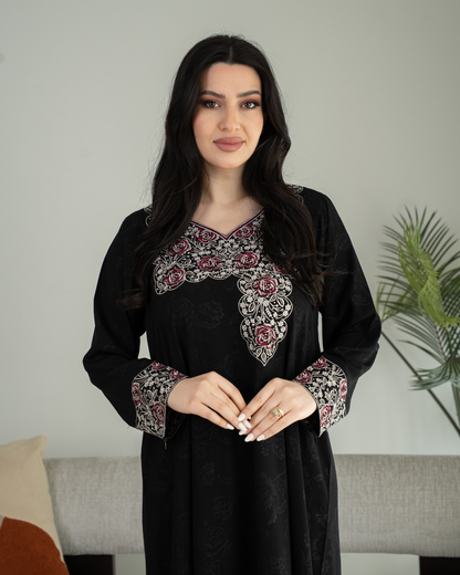 4562 - جلابية ذوق راقٍ بإطلالة محتشمة