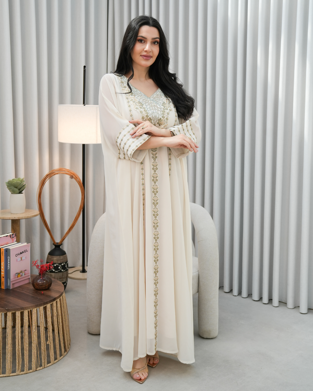 4623 - جلابية ذوق راقٍ بإطلالة محتشمة