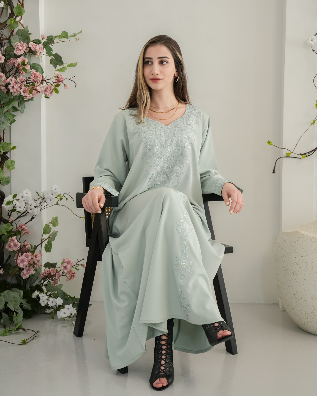 ZR718 - جلابية ذوق راقٍ بإطلالة محتشمة