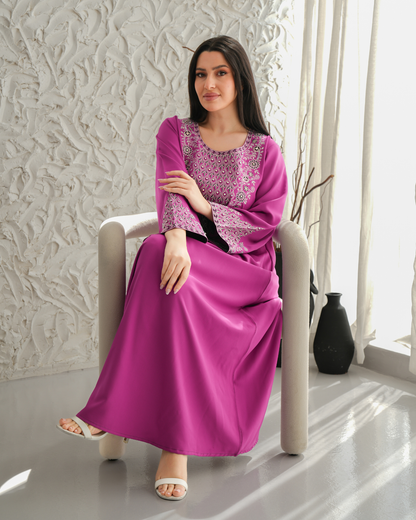 4611 - جلابية ذوق راقٍ بإطلالة محتشمة