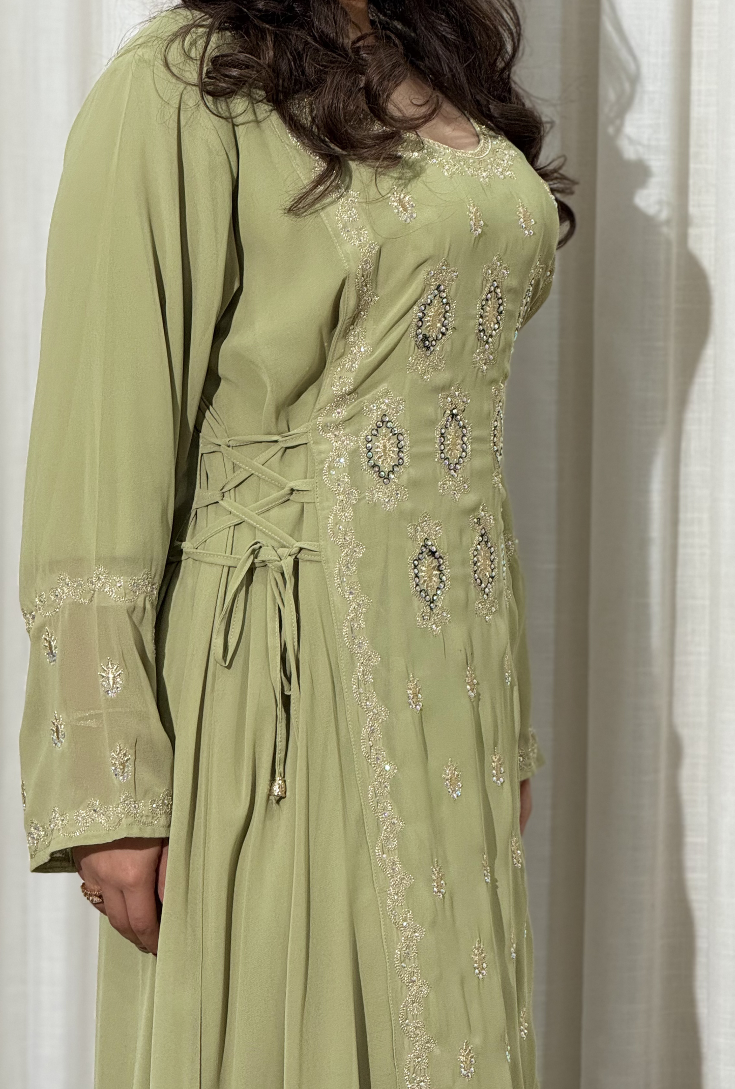 4566 - جلابية ذوق راقٍ بإطلالة محتشمة