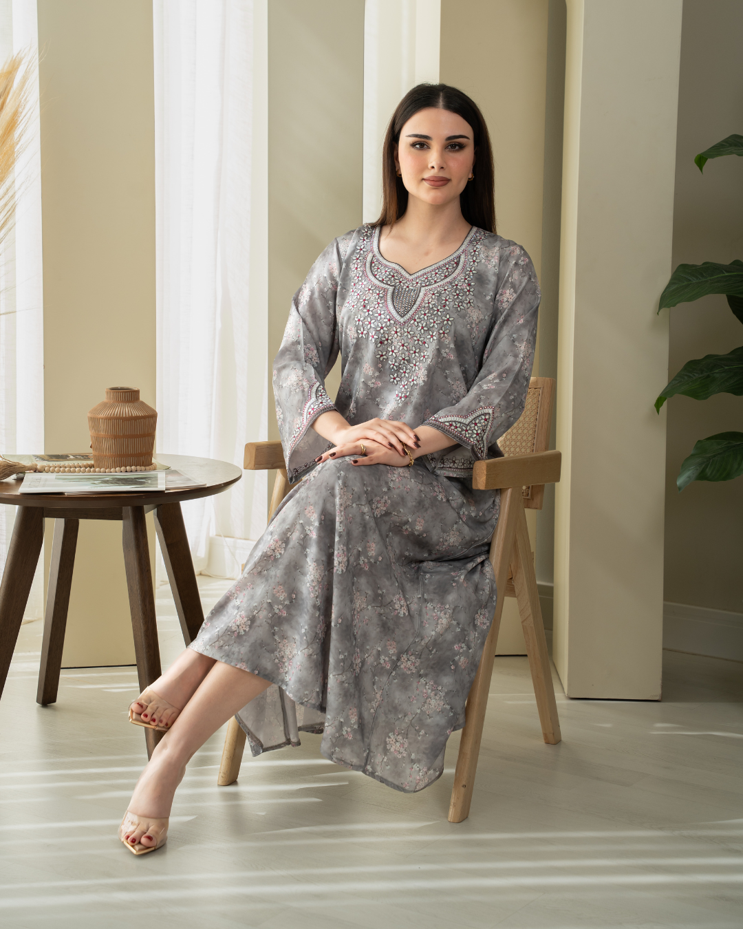 ZR743 - جلابية ذوق راقٍ بإطلالة محتشمة