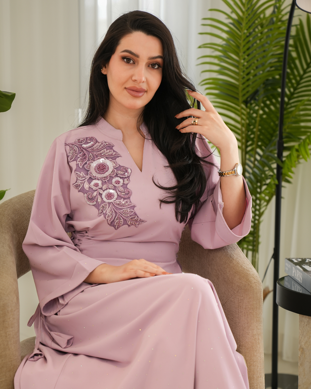 4634 - جلابية ذوق راقٍ بإطلالة محتشمة