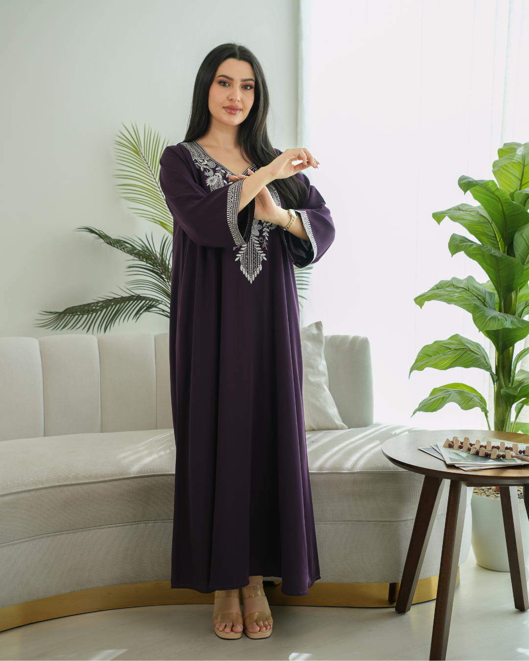 4511 - جلابية ذوق راقٍ بإطلالة محتشمة